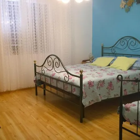 Apartment By The Sea Grebastica, Sibenik - 5270 Grebastica