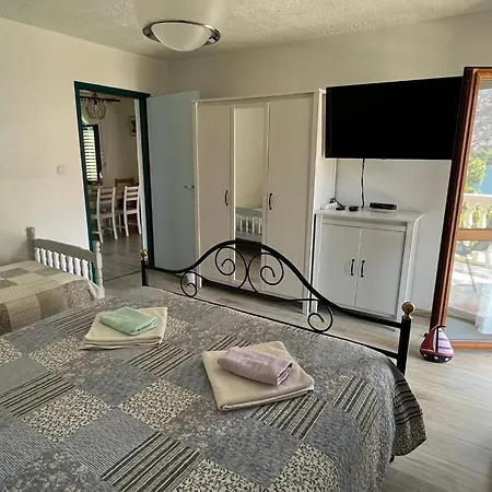 Apartment By The Sea Grebastica, Sibenik - 5270 Grebastica