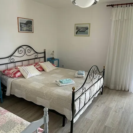 Apartamento By The Sea Grebastica, Sibenik - 5270 *