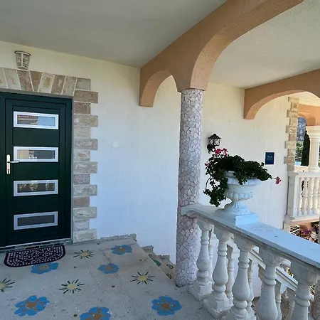 Apartment By The Sea Grebastica, Sibenik - 5270 Grebastica